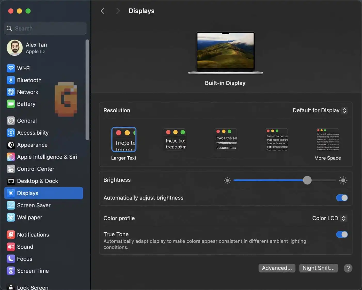 macOS display preferences showing best macbook color settings for everyday use